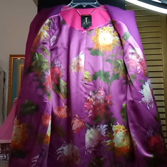 Ladies coat - Picture 3 of 5